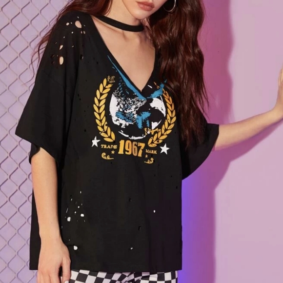Tops - Black distressed boyfriend fit choker graphic tee